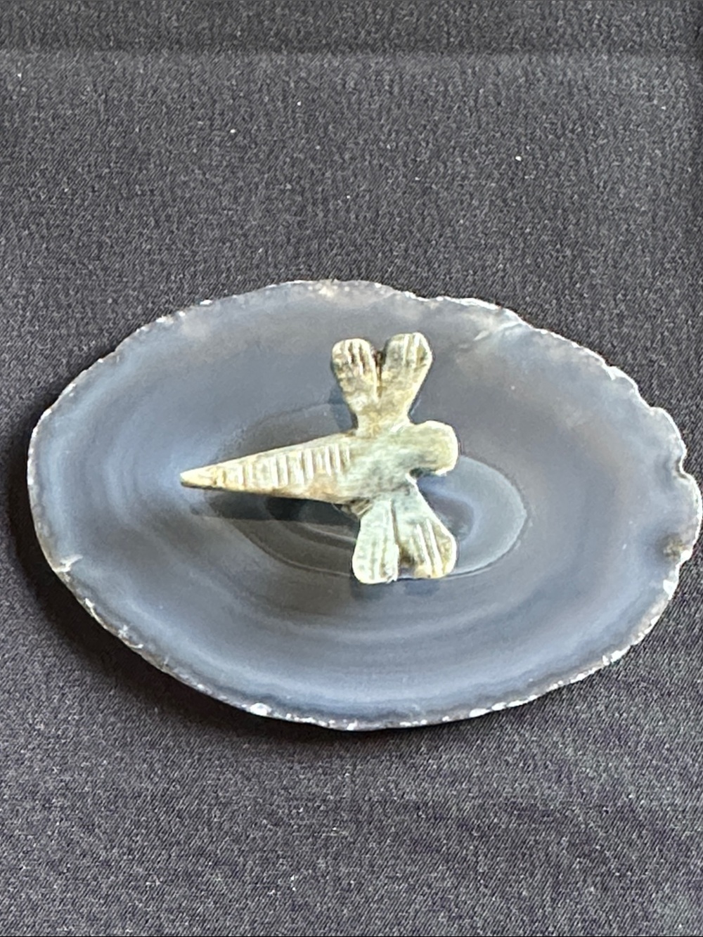 Jasper & agate NWOT genuine gemstone dragonfly carving on a dyed agate slice. - Picture 4 of 5